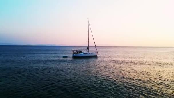 Lot Dronem Zachodzie Słońca Nad Morzem Egejskim Skały Plaża Widoczna — Wideo stockowe