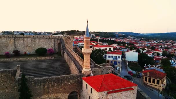 Vista Del Dron Del Castillo Medieval Ciudad Cesme Vuelo Sobre — Vídeos de Stock