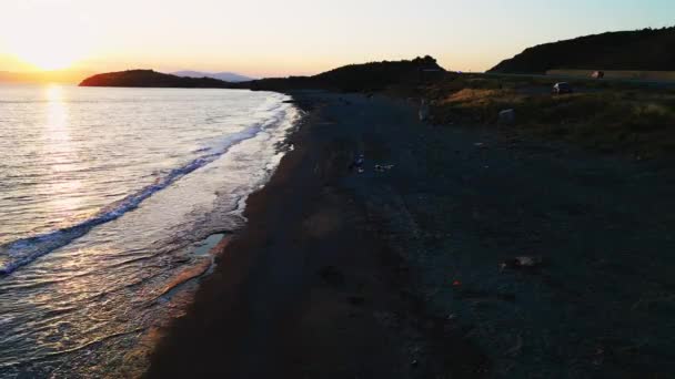 Vol Drone Coucher Soleil Sur Plage Sur Côte Égéenne — Video