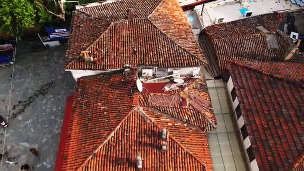 Bezpilotní Let Nad Střechami Domů Středověké Vesnice Sirince — Stock video