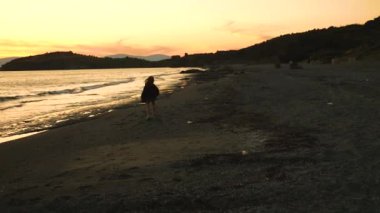 Sahilde gün batımı