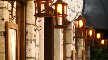 Şehrin arka planında sokak lambası