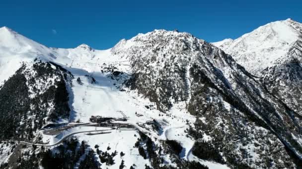 Luftaufnahme Des Berühmten Skigebiets Andorra Schnee Berghängen Landschaftspanorama Von Europa — Stockvideo