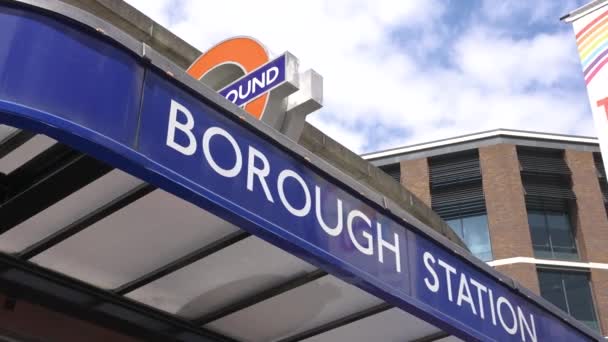 Underjordisk Skylt London Vid Ingången Till Tunnelbanestationen Borough Station Högkvalitativ — Stockvideo