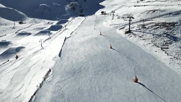 Flygfoto Över Ski Tin Resort Andorra Berg Täckt Snö Hög — Stockvideo