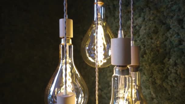 Sluiten Edison Lampen Donker Modieus Interieur Interieur Concept Hoge Kwaliteit — Stockvideo