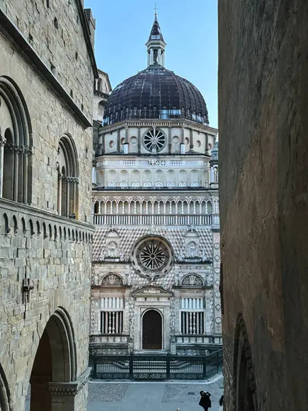 Bergamo, İtalya. Bergamo 'daki Colleoni Şapeli. Şehrin tarihsel kısmı. Yüksek kalite fotoğraf