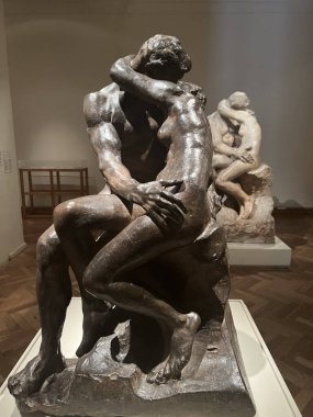 a work of art in the form of a very aesthetic sculpture or landmark