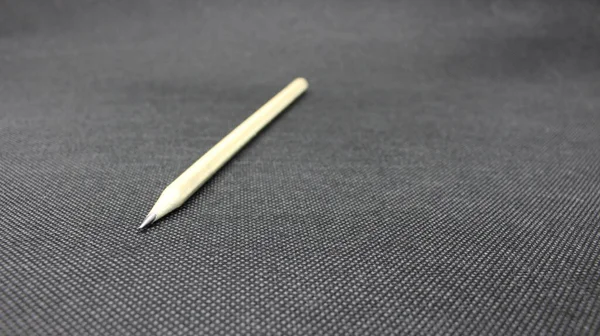 黒を基調とした白木の鉛筆の閉鎖 — ストック写真