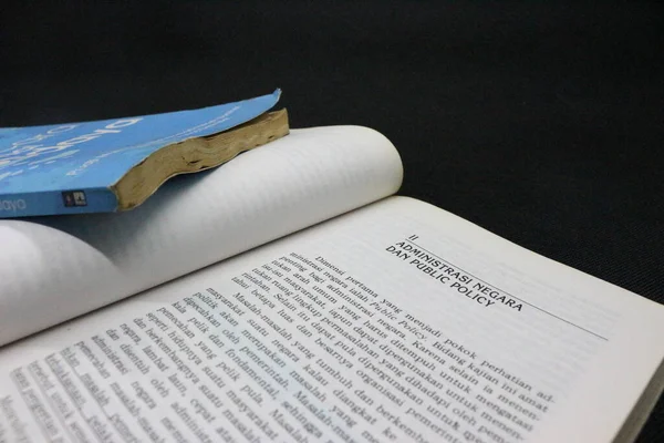 Old Book Bookmark Black Background Open Book Bookmark Black Background — Stock Photo, Image