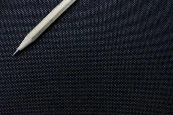 Detailní Záběr Bílé Dřevěné Tužky Černém Pozadí — Stock fotografie