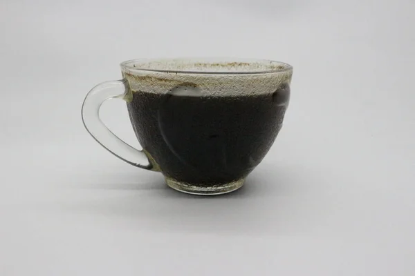 Caffè Nero Servito Bicchiere Trasparente Con Sfondo Bianco — Foto Stock