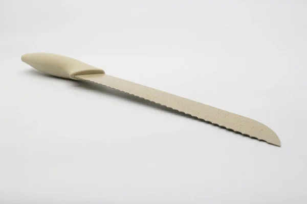 グレーの長いナイフ 白の背景 — ストック写真