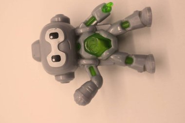 Robot oyuncaklar, beyaz arka planlı makine teknolojisi