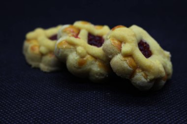 Kek portreleri genellikle bayram sırasında servis edilir. Castangel, nastar, kar kekleri ve diğerleri var..