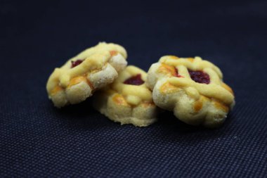 Kek portreleri genellikle bayram sırasında servis edilir. Castangel, nastar, kar kekleri ve diğerleri var..