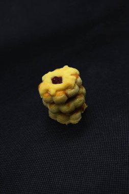 Kek portreleri genellikle bayram sırasında servis edilir. Castangel, nastar, kar kekleri ve diğerleri var..