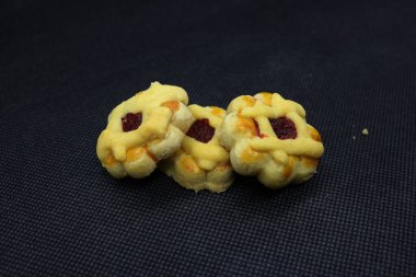 Kek portreleri genellikle bayram sırasında servis edilir. Castangel, nastar, kar kekleri ve diğerleri var..