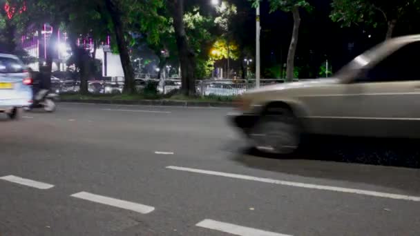 Sfeer Van Het Verkeer Straten Van Jakarta Nachts Het Ziet — Stockvideo