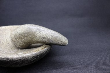 Pestle ve havan topu beyaz taştan koyu arkaplan