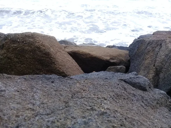 Вид Хвилі Скелі Пляжі Вдень — стокове фото