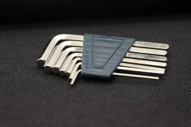 Siyah arkaplanda temiz hex anahtarı ayarlandı