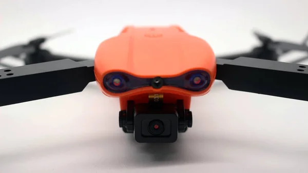 Drone Arancione Con Fotocamera Sul Pavimento Bianco — Foto Stock