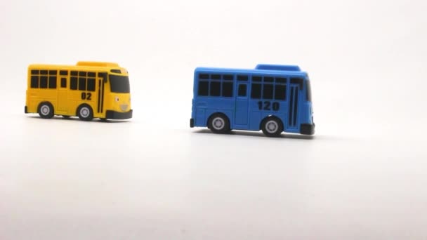 Zagraj Tayo Autobus Czerwonym Niebieskim Żółtym Białym Tle Słodkie Zabawne — Wideo stockowe