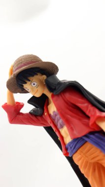 Maymun D. Luffy figürlü aktör, beyaz arkaplan..