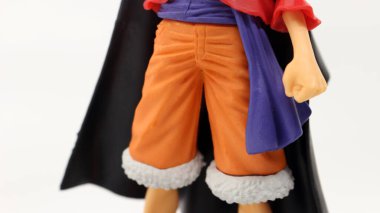 Maymun D. Luffy figürlü aktör, beyaz arkaplan..
