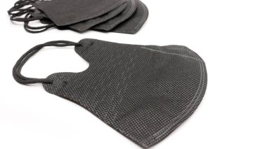 Siyah ördek maskeleri, COVID-19 döneminde çok rağbet gören maskeler..