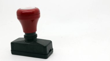 Siyah tahta mühür beyaz arkaplanda izole edilmiş.