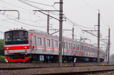 Endonezya treni yolcu beklemeyi bıraktı
