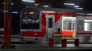 Endonezya treni yolcu beklemeyi bıraktı