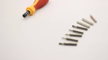 Mini tornavida ve tornavida parçaları, çeşitli çok fonksiyonlu tornavida parçaları.