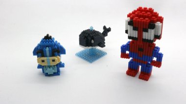 Örümcek Adam, köpekbalığı, vatoz ve keçi şeklinde şirin çocuk lego oyuncakları..