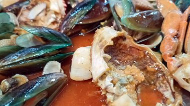 Yengeç kabuklu çeşitli deniz ürünleri tabaklarını kapatın.