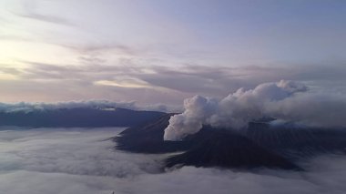 Doğu Java, Endonezya 'daki Bromo Dağı' ndan gün doğumu manzarası