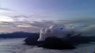 Doğu Java, Endonezya 'daki Bromo Dağı' ndan gün doğumu manzarası