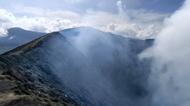 Bromo Dağı 'nın ve Endonezya' nın doğu Java bölgesinin güzel manzarası