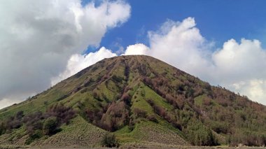 Bromo Dağı 'nın ve Endonezya' nın doğu Java bölgesinin güzel manzarası