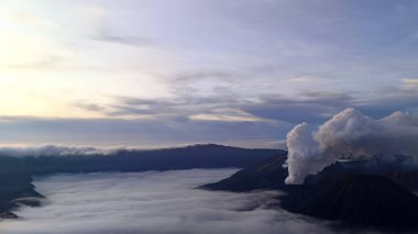 Doğu Java, Endonezya 'daki Bromo Dağı' ndan gün doğumu manzarası