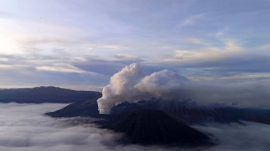Doğu Java, Endonezya 'daki Bromo Dağı' ndan gün doğumu manzarası