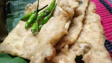 Yeşil biberli Tempe mendoan Endonezya yemeği