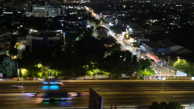Geceleri yukarıdan güzel bir Jakarta manzarası.