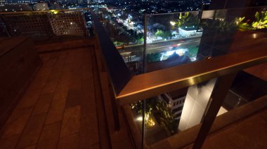 Geceleri yukarıdan güzel bir Jakarta manzarası.