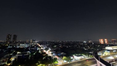 Geceleri yukarıdan güzel bir Jakarta manzarası.