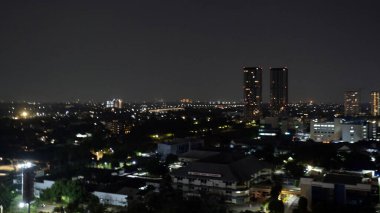 Geceleri yukarıdan güzel bir Jakarta manzarası.