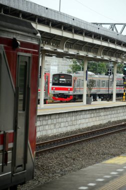 Endonezya treni yolcu beklemeyi bıraktı