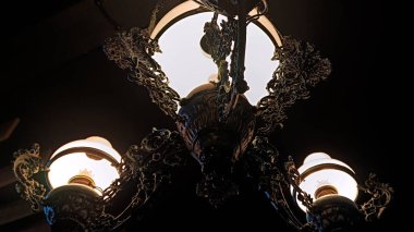 Antika asılı lamba, tipik Java..